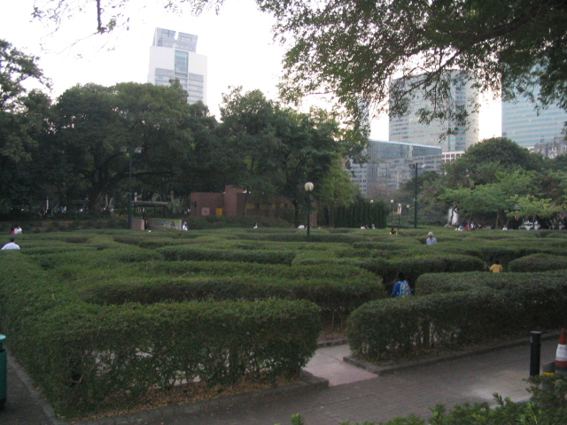 maze of shrubs in kowloon park.JPG